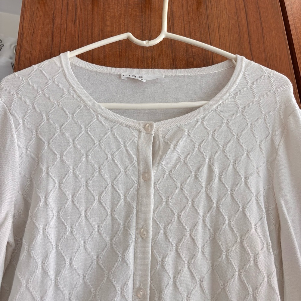 Cleo White Diamond Texture Knit Button Front Cardigan Size M - Picture 4 of 12
